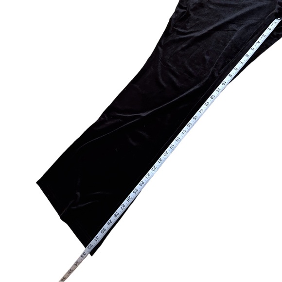 Good American Plus Size Wide Leg Velvet Trousers - Picture 9 of 9